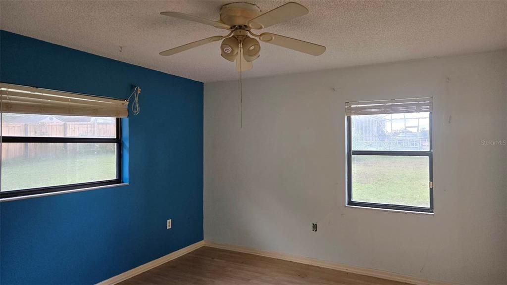 待售: $155,000 (3 贝兹, 2 浴室, 1592 平方英尺)