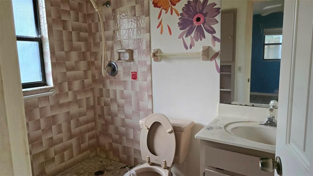 待售: $155,000 (3 贝兹, 2 浴室, 1592 平方英尺)