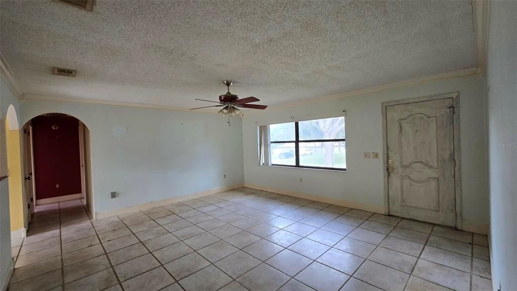 待售: $155,000 (3 贝兹, 2 浴室, 1592 平方英尺)