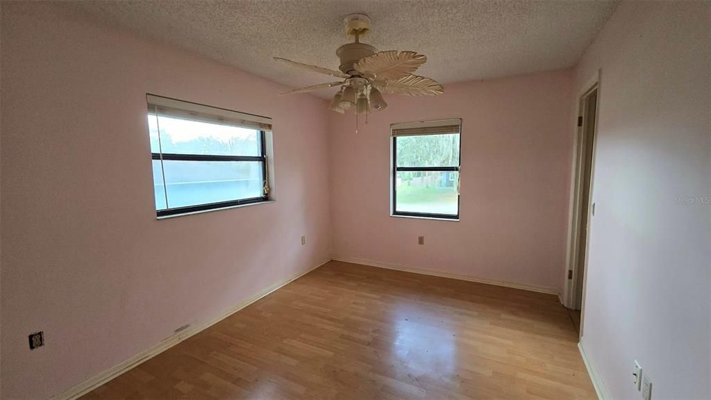 待售: $155,000 (3 贝兹, 2 浴室, 1592 平方英尺)