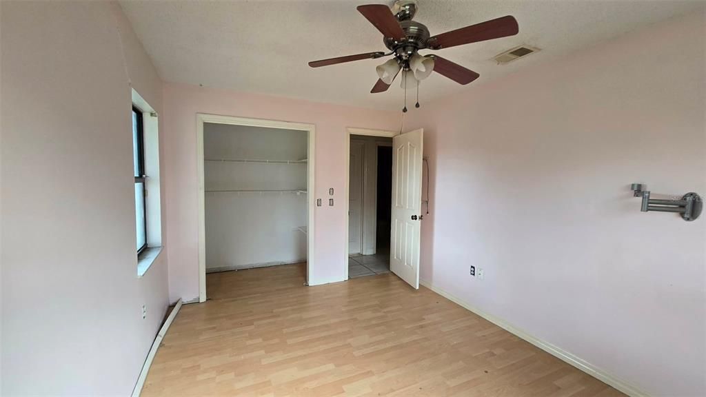 待售: $155,000 (3 贝兹, 2 浴室, 1592 平方英尺)