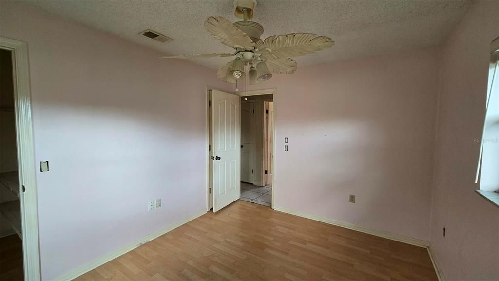 待售: $155,000 (3 贝兹, 2 浴室, 1592 平方英尺)