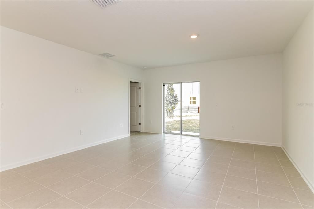 For Rent: $2,195 (5 beds, 3 baths, 2326 Square Feet)