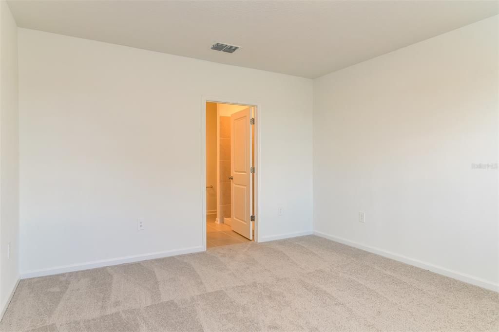 For Rent: $2,195 (5 beds, 3 baths, 2326 Square Feet)