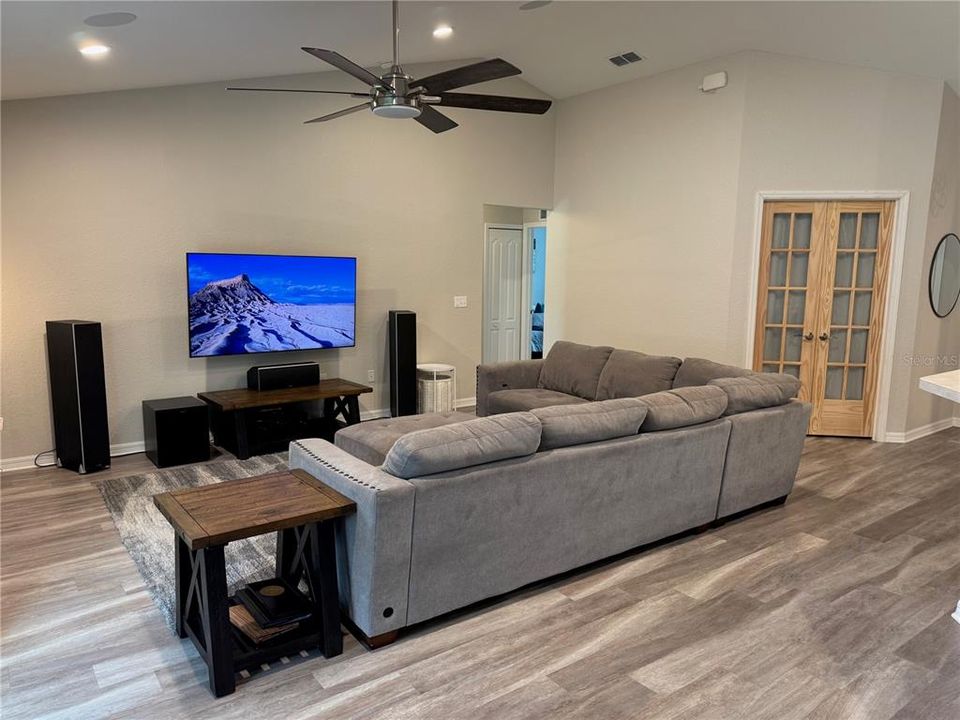 В аренду: $3,000 (3 спален, 2 ванн, 1796 Квадратных фут)