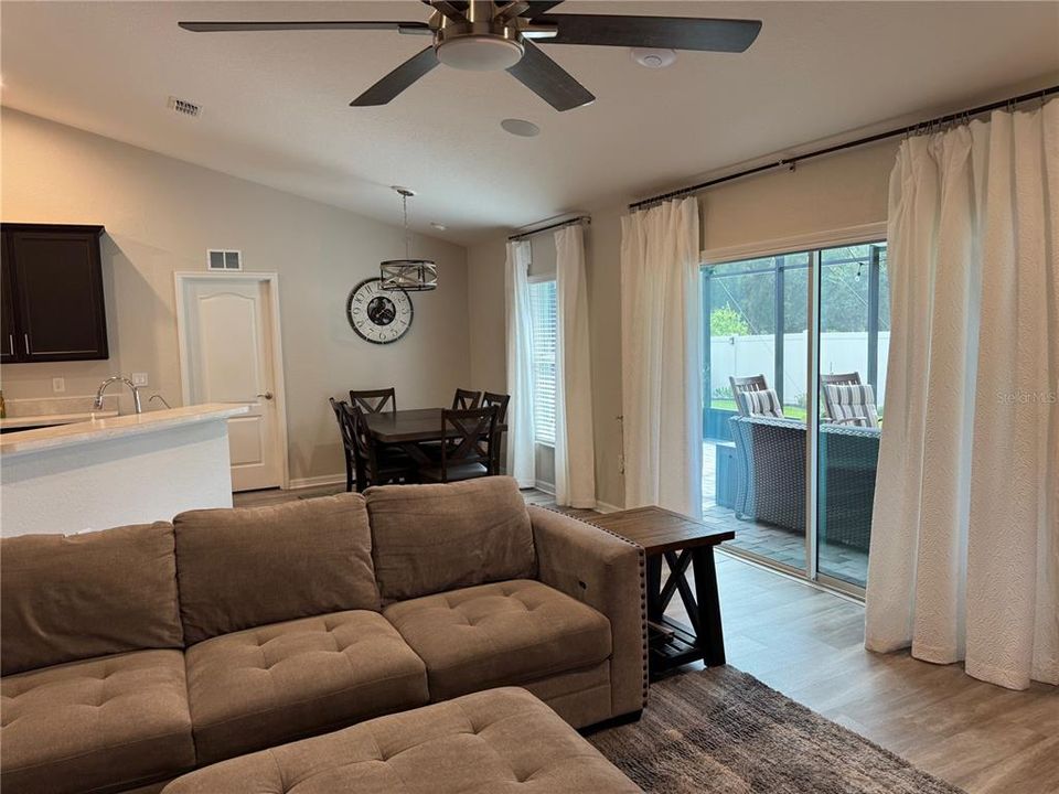 В аренду: $3,000 (3 спален, 2 ванн, 1796 Квадратных фут)