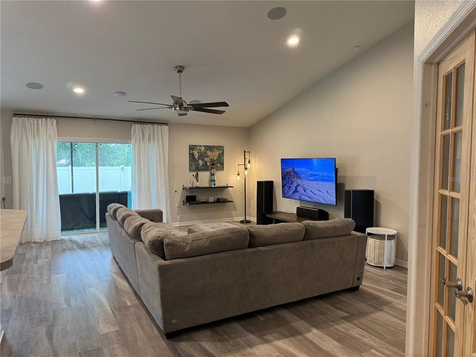 В аренду: $3,000 (3 спален, 2 ванн, 1796 Квадратных фут)