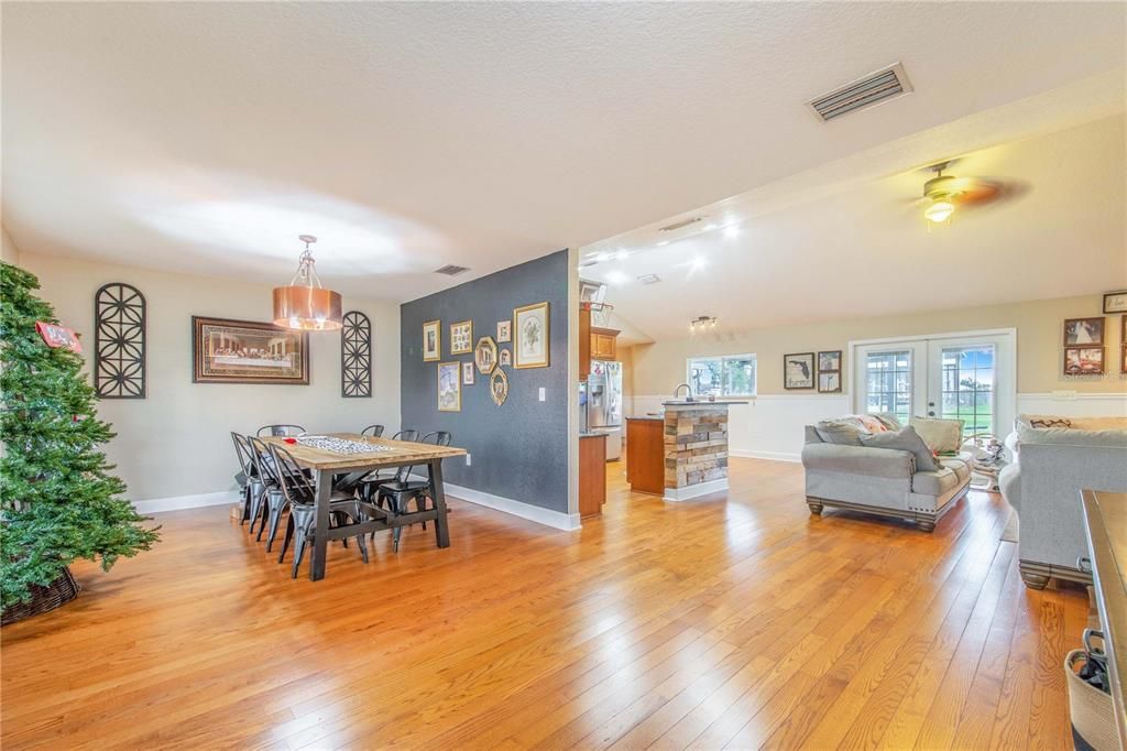 待售: $625,000 (3 贝兹, 2 浴室, 2485 平方英尺)