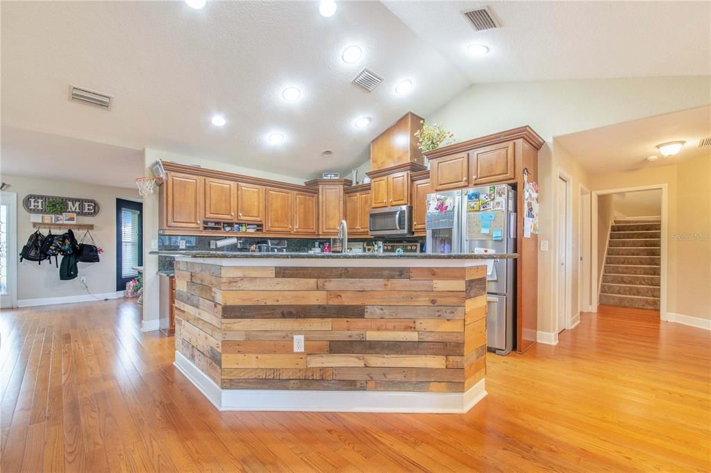 待售: $625,000 (3 贝兹, 2 浴室, 2485 平方英尺)