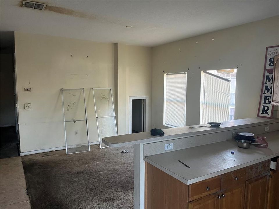 Active With Contract: $475,000 (6 beds, 0 baths, 3484 Square Feet)