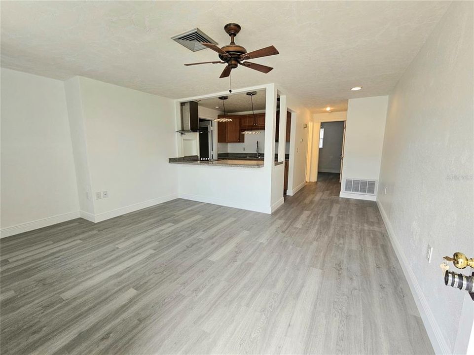 For Sale: $99,900 (1 beds, 1 baths, 540 Square Feet)