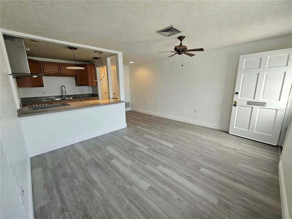 For Sale: $99,900 (1 beds, 1 baths, 540 Square Feet)