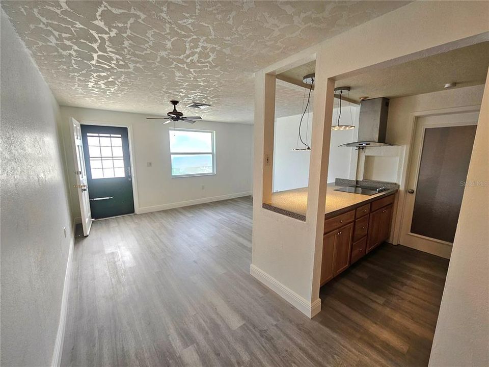 For Sale: $99,900 (1 beds, 1 baths, 540 Square Feet)