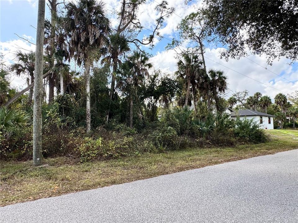 待售: $23,000 (0.23 acres)