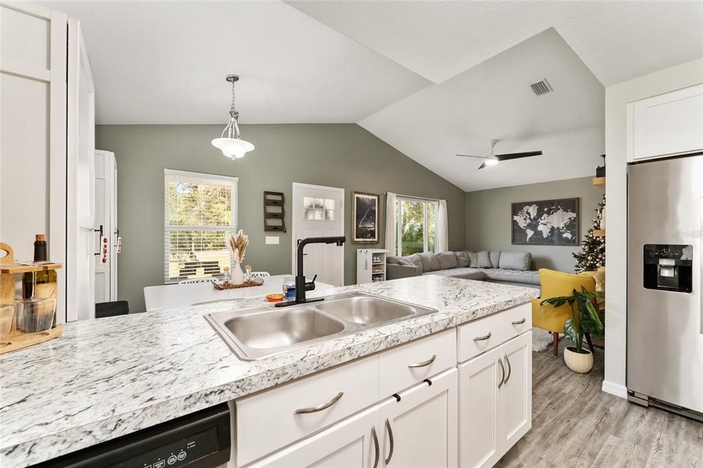 待售: $214,900 (3 贝兹, 2 浴室, 1086 平方英尺)