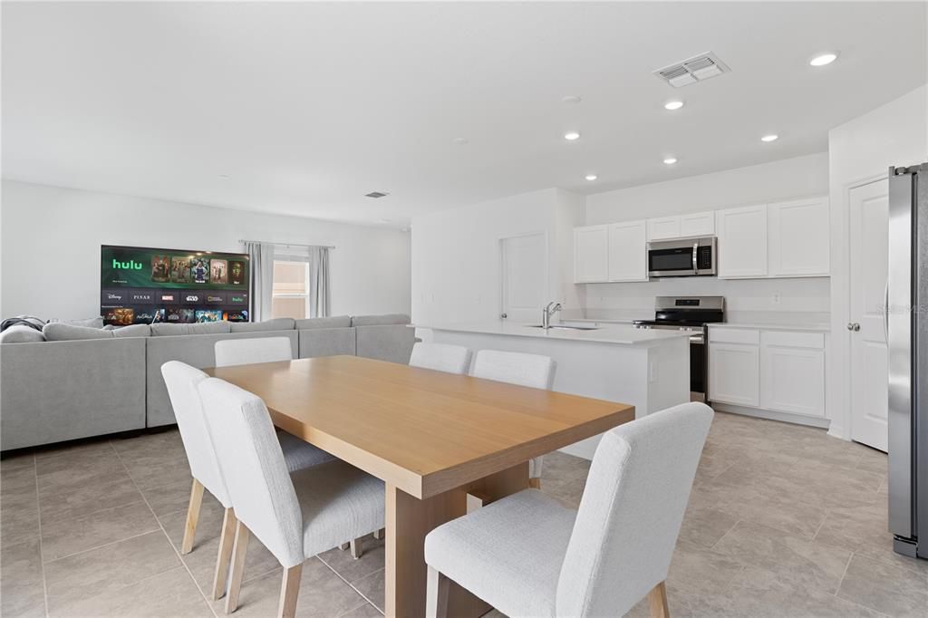 На продажу: $305,000 (4 спален, 2 ванн, 1879 Квадратных фут)