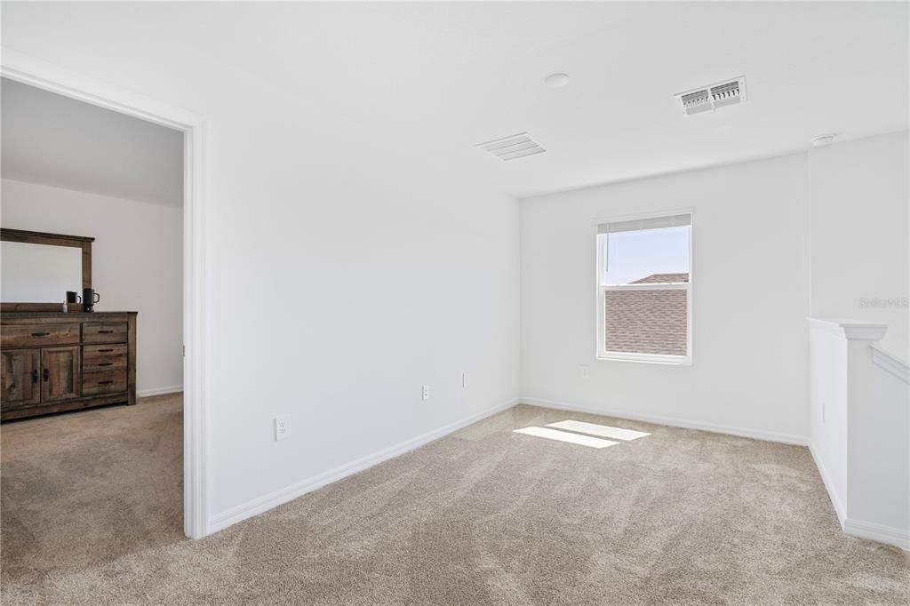 На продажу: $305,000 (4 спален, 2 ванн, 1879 Квадратных фут)