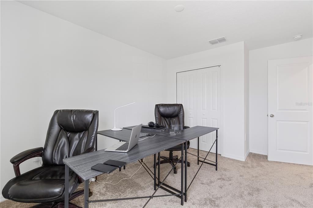 На продажу: $305,000 (4 спален, 2 ванн, 1879 Квадратных фут)