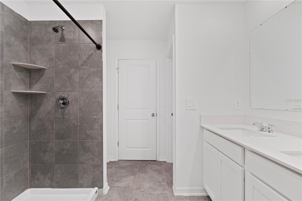 На продажу: $305,000 (4 спален, 2 ванн, 1879 Квадратных фут)