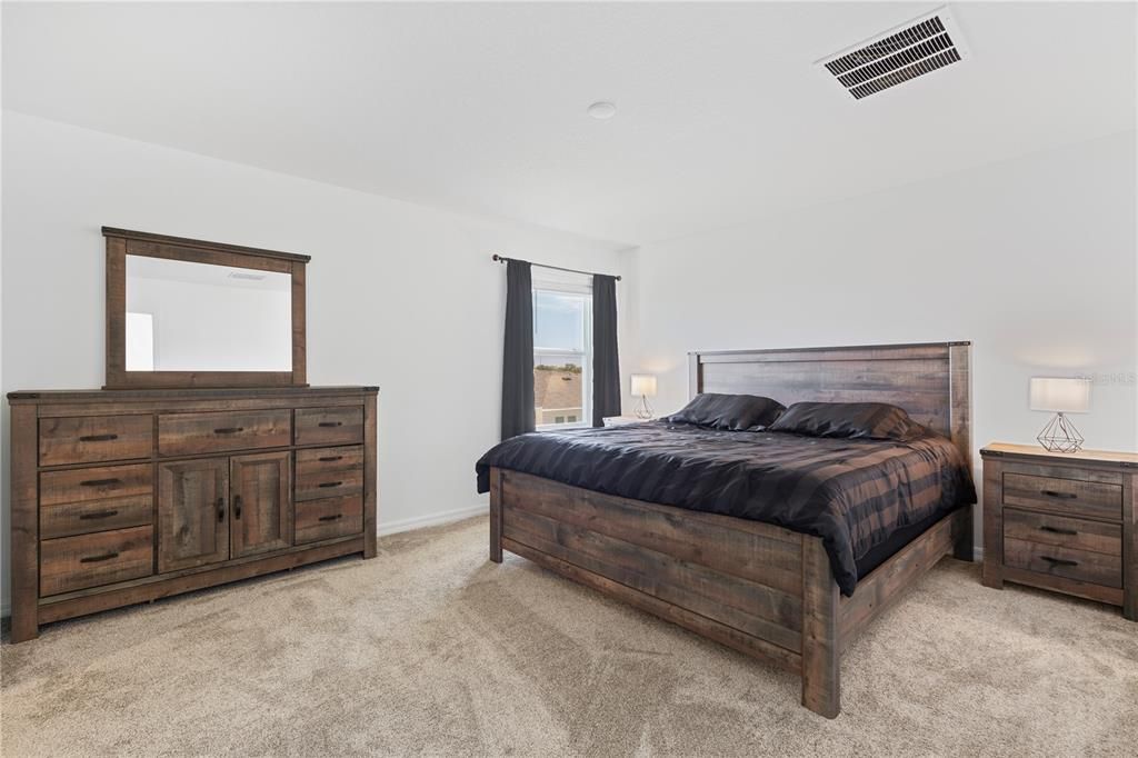 На продажу: $305,000 (4 спален, 2 ванн, 1879 Квадратных фут)