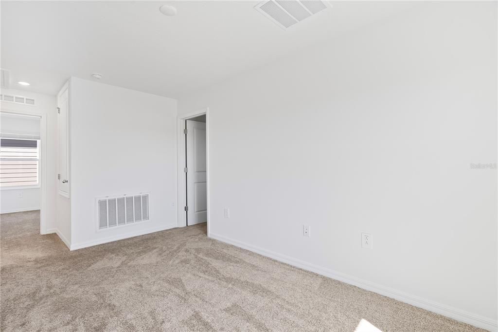 На продажу: $305,000 (4 спален, 2 ванн, 1879 Квадратных фут)