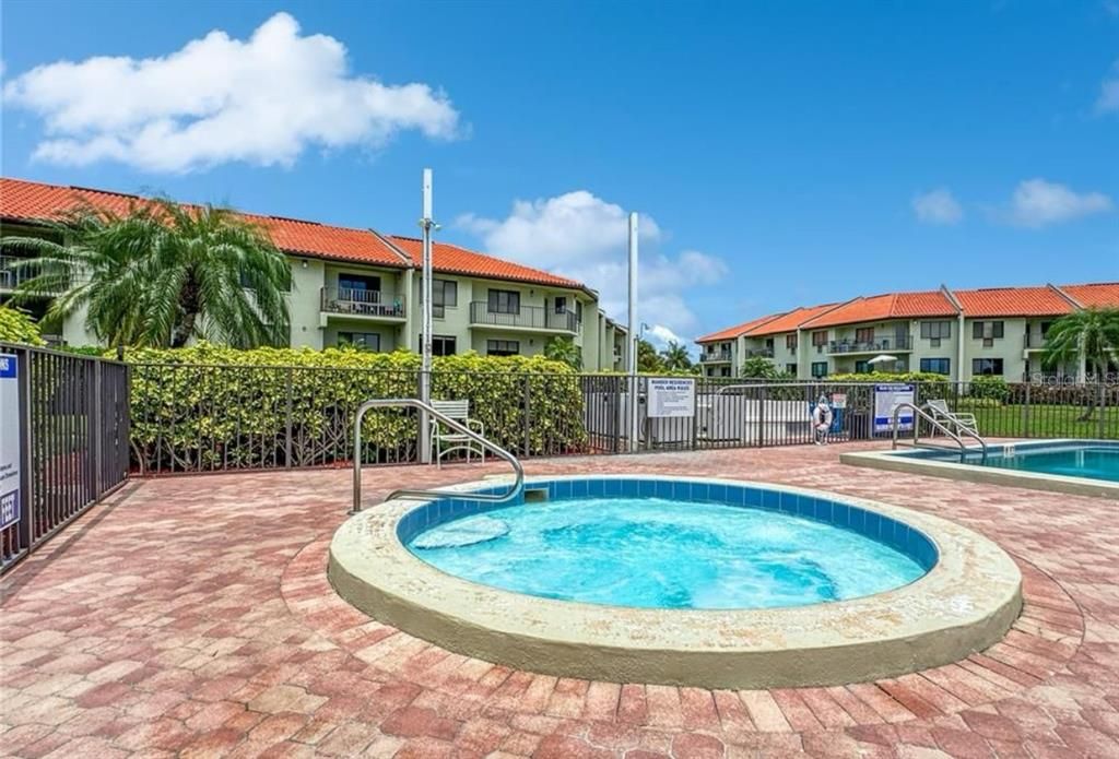 For Rent: $5,000 (2 beds, 2 baths, 830 Square Feet)