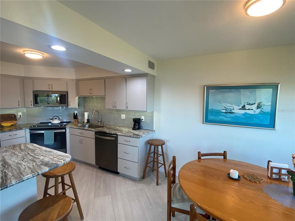 For Rent: $5,000 (2 beds, 2 baths, 830 Square Feet)