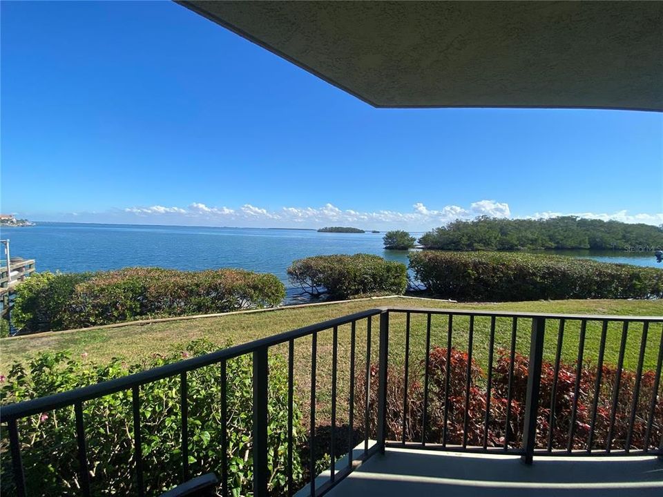 For Rent: $5,000 (2 beds, 2 baths, 830 Square Feet)