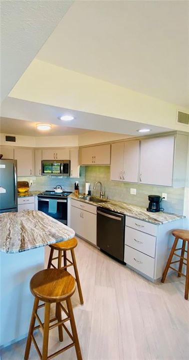 For Rent: $5,000 (2 beds, 2 baths, 830 Square Feet)