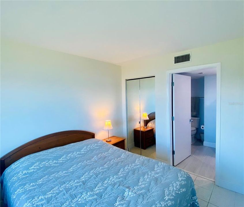 For Rent: $5,000 (2 beds, 2 baths, 830 Square Feet)