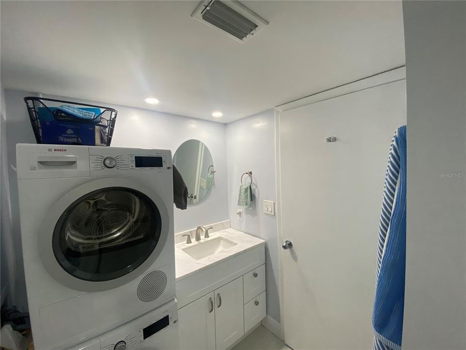 For Rent: $5,000 (2 beds, 2 baths, 830 Square Feet)