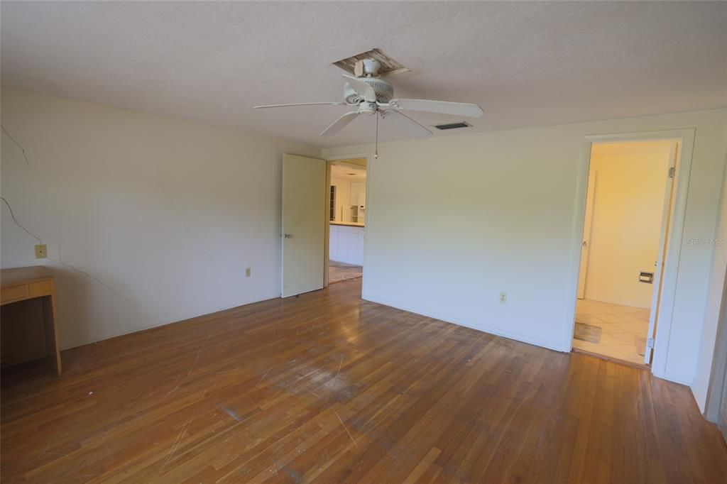 待售: $494,500 (4 贝兹, 2 浴室, 2290 平方英尺)