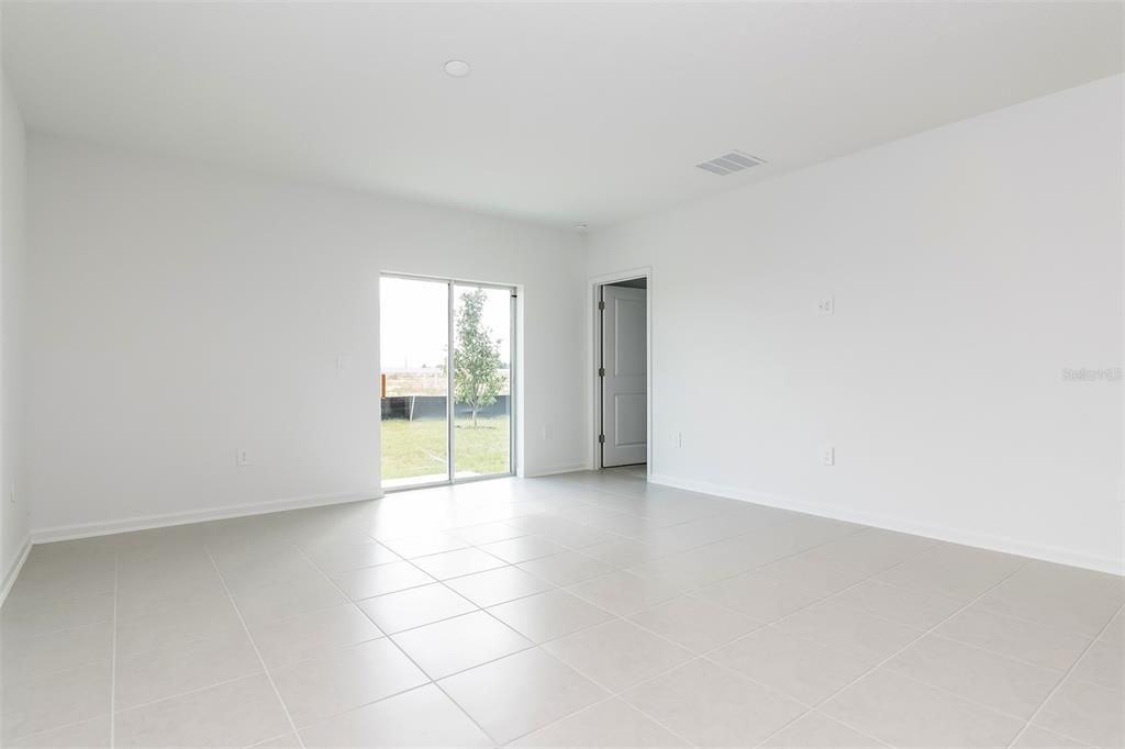 For Rent: $2,145 (5 beds, 2 baths, 2326 Square Feet)