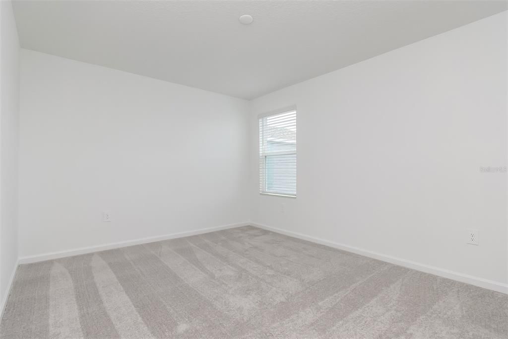 For Rent: $2,145 (5 beds, 2 baths, 2326 Square Feet)