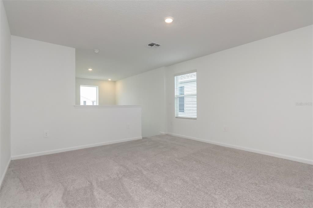 For Rent: $2,145 (5 beds, 2 baths, 2326 Square Feet)