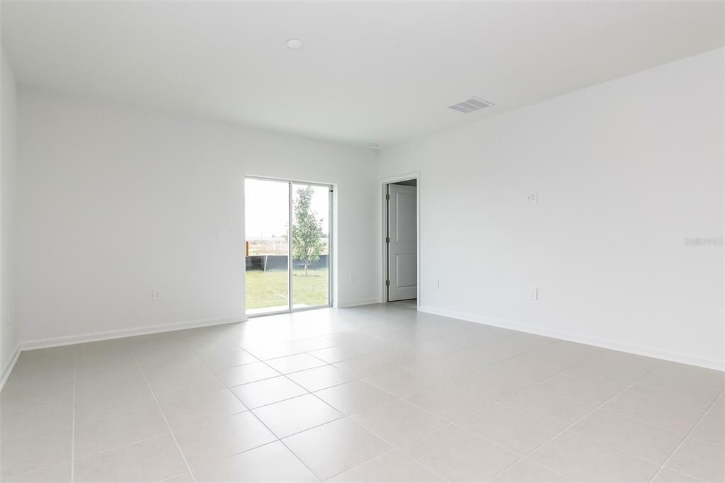 For Rent: $2,145 (5 beds, 2 baths, 2326 Square Feet)