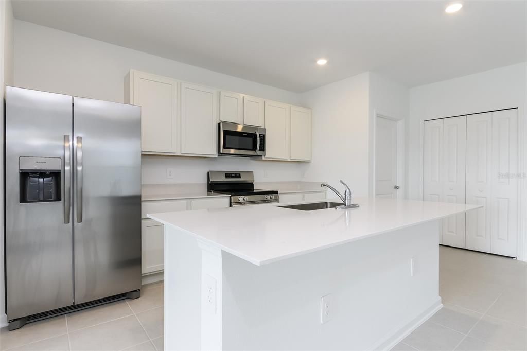 For Rent: $2,145 (5 beds, 2 baths, 2326 Square Feet)