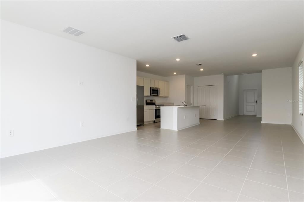 For Rent: $2,145 (5 beds, 2 baths, 2326 Square Feet)