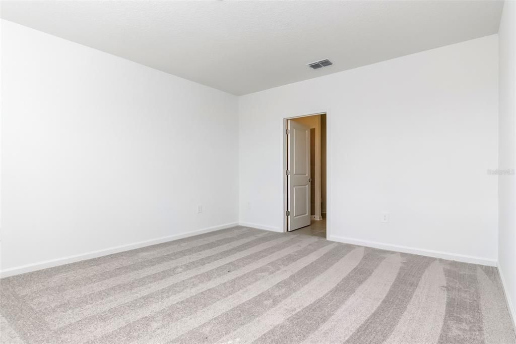 For Rent: $2,145 (5 beds, 2 baths, 2326 Square Feet)