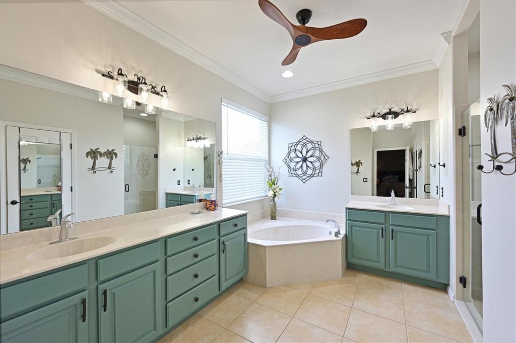 For Sale: $650,000 (3 beds, 2 baths, 1994 Square Feet)