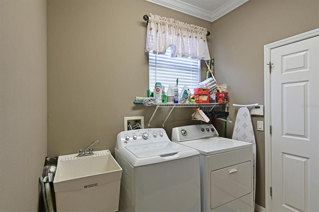 For Sale: $650,000 (3 beds, 2 baths, 1994 Square Feet)