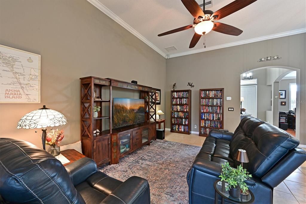 For Sale: $650,000 (3 beds, 2 baths, 1994 Square Feet)