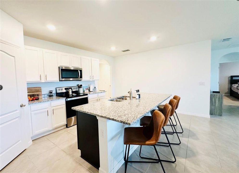 For Rent: $2,650 (4 beds, 2 baths, 1846 Square Feet)