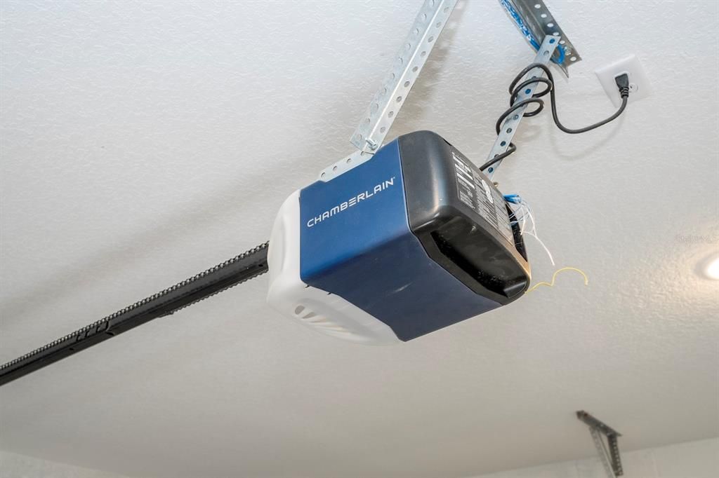 For Sale: $279,899 (4 beds, 2 baths, 1696 Square Feet)