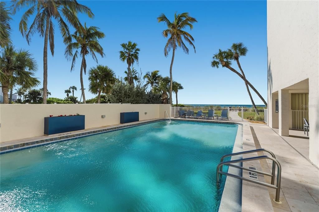 For Sale: $830,000 (2 beds, 2 baths, 1022 Square Feet)