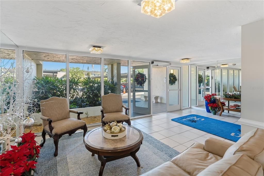 For Sale: $830,000 (2 beds, 2 baths, 1022 Square Feet)