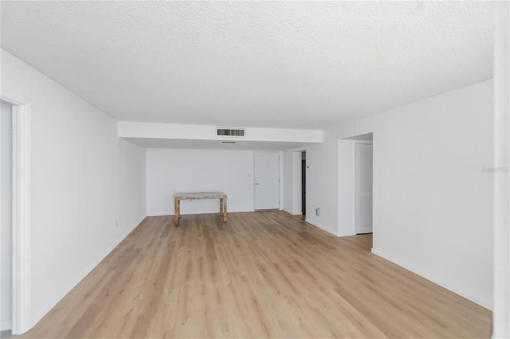 For Sale: $830,000 (2 beds, 2 baths, 1022 Square Feet)