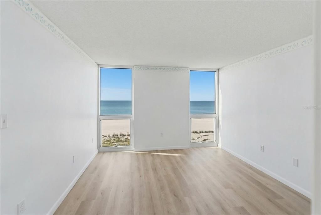 For Sale: $830,000 (2 beds, 2 baths, 1022 Square Feet)