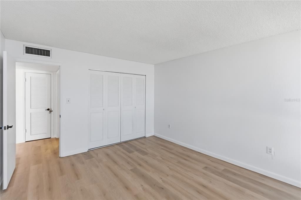 For Sale: $830,000 (2 beds, 2 baths, 1022 Square Feet)