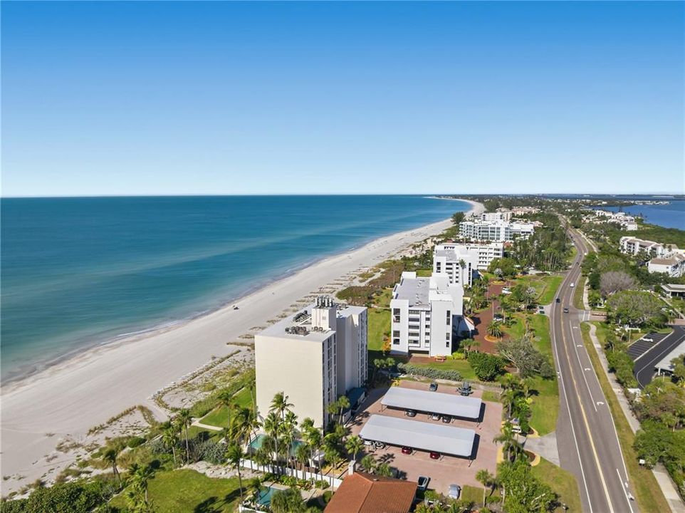 For Sale: $830,000 (2 beds, 2 baths, 1022 Square Feet)